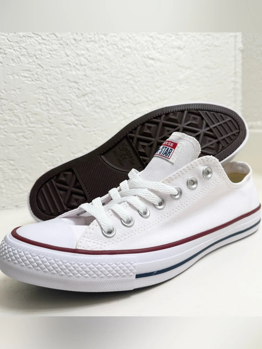Converse White Low-Top Sneakers with Red & Navy Stripes Mens 8.5 women’s 10.5 - Picture 3 of 6